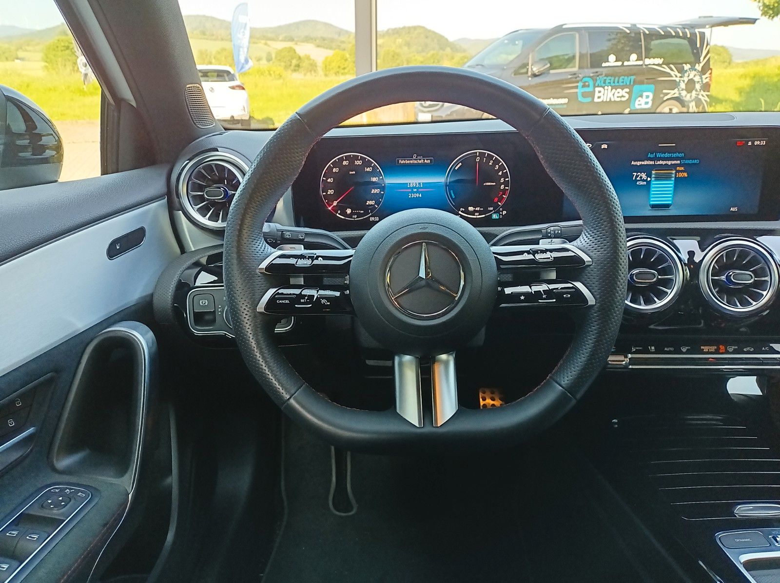 Fahrzeugabbildung Mercedes-Benz A 250 e+AMG LINE+PANO+360*KAMERA+DISTRONIC+SH+++
