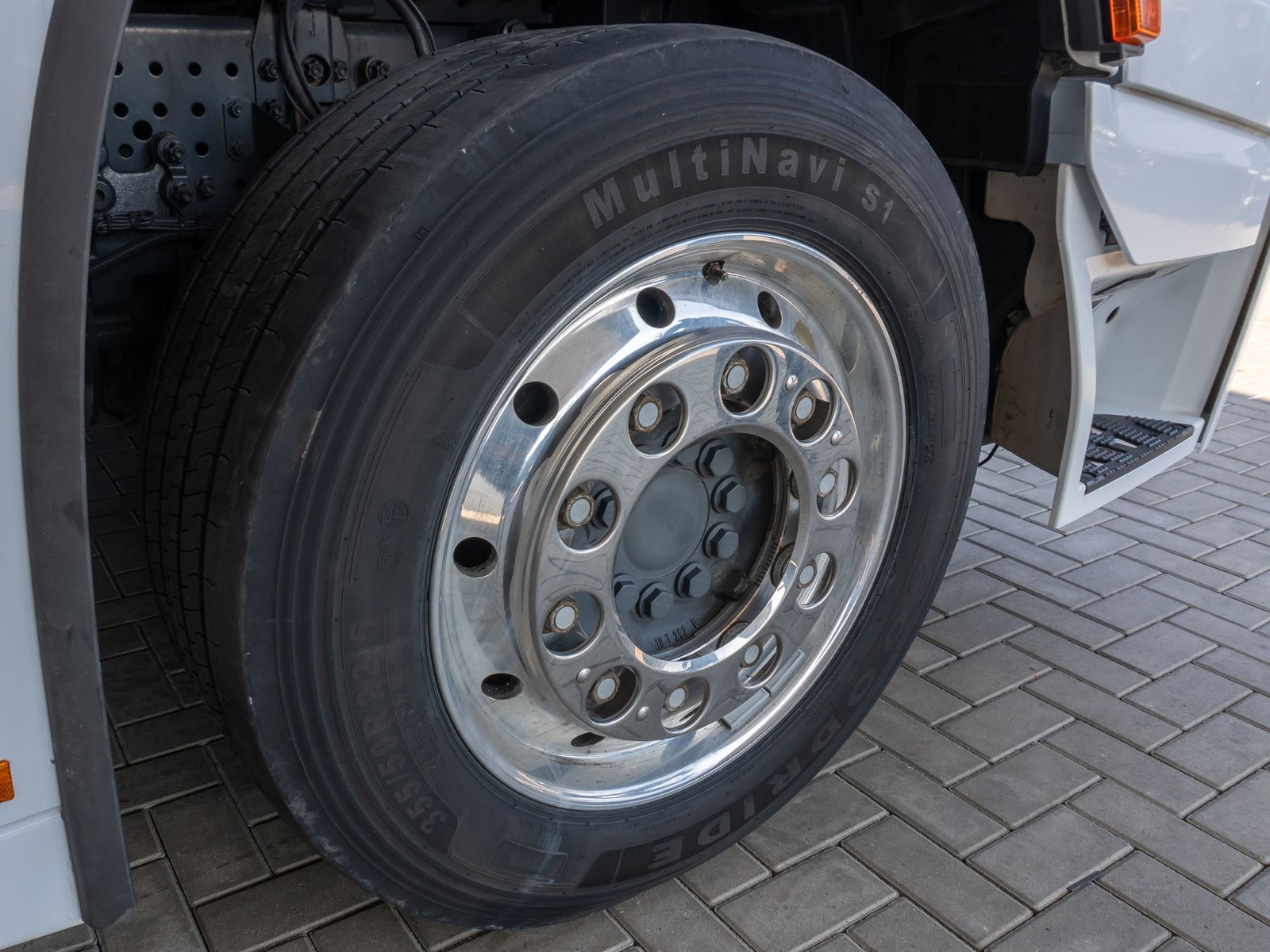 Fahrzeugabbildung Mercedes-Benz Actros 1853 LSnR LowLiner Style-Line NeuReifen