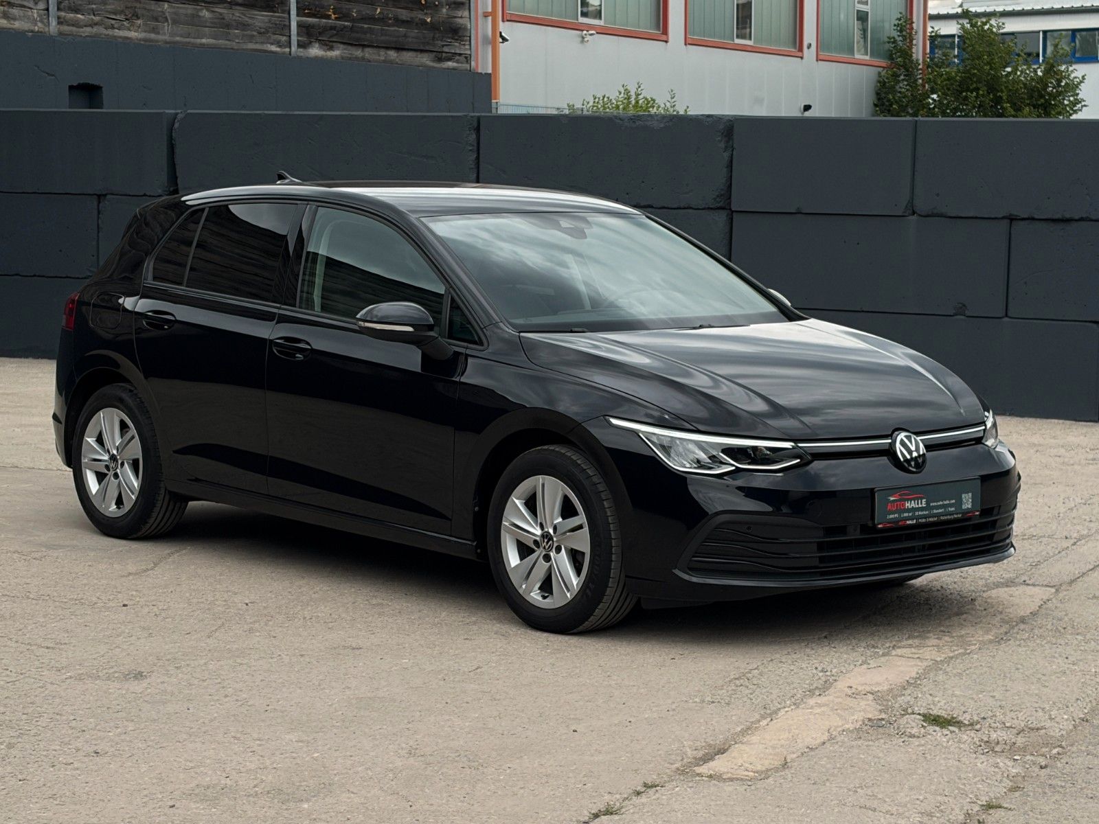 Fahrzeugabbildung Volkswagen Golf VIII Life 1.5 TSI ACC PDC NAV LHZ 3Z-KLIMA