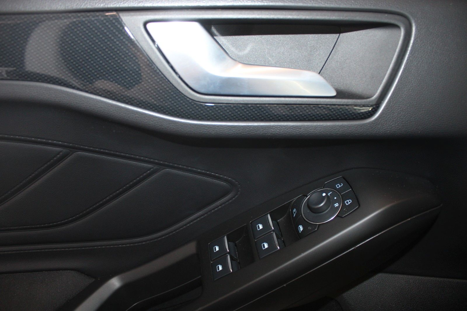 Fahrzeugabbildung Ford Focus ST-Line Aut. LED ACC BLIS WinterPaket uvm.
