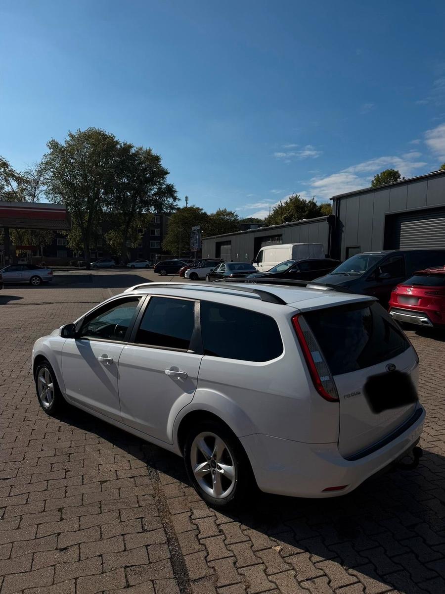 Ford Focus 2010 — photo 8