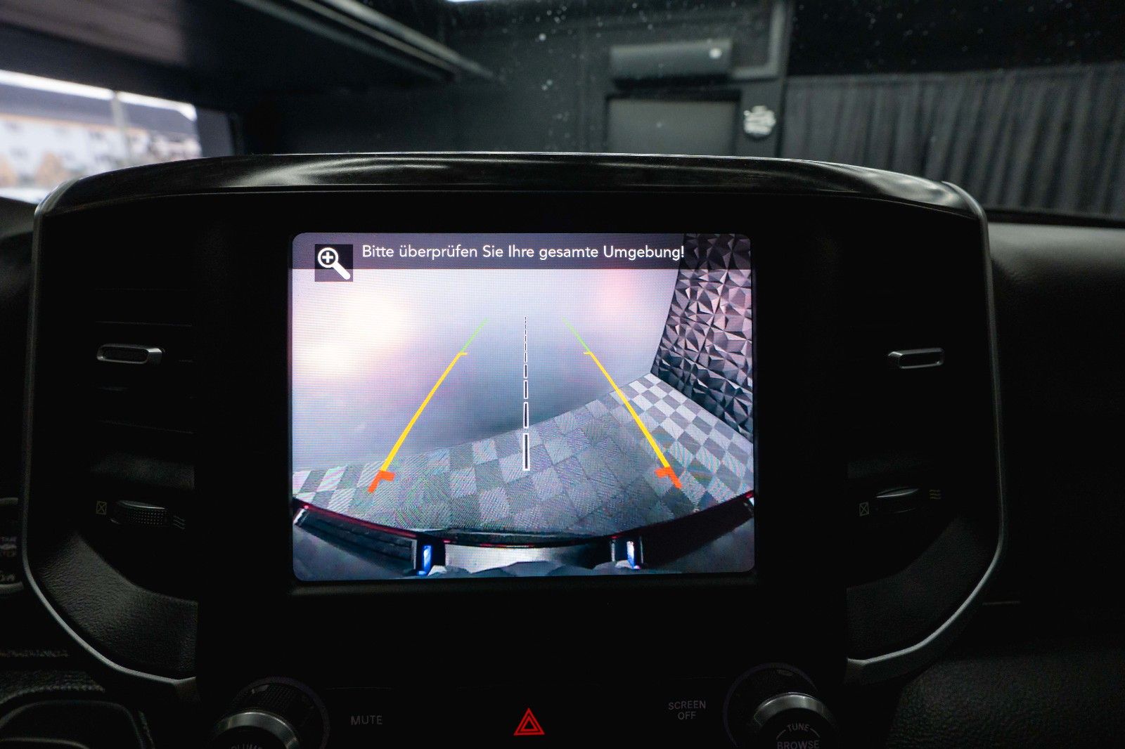 Fahrzeugabbildung Dodge RAM 5.7 V8 HEMI 4x4 OFFROAD Night Limited LONG