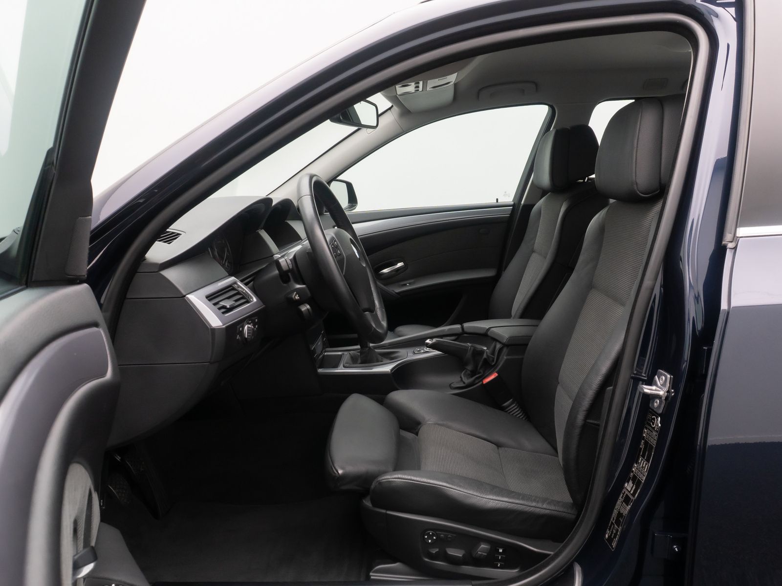 Fahrzeugabbildung BMW 520d Special Edition PDC NaviPro Memory Tempomat
