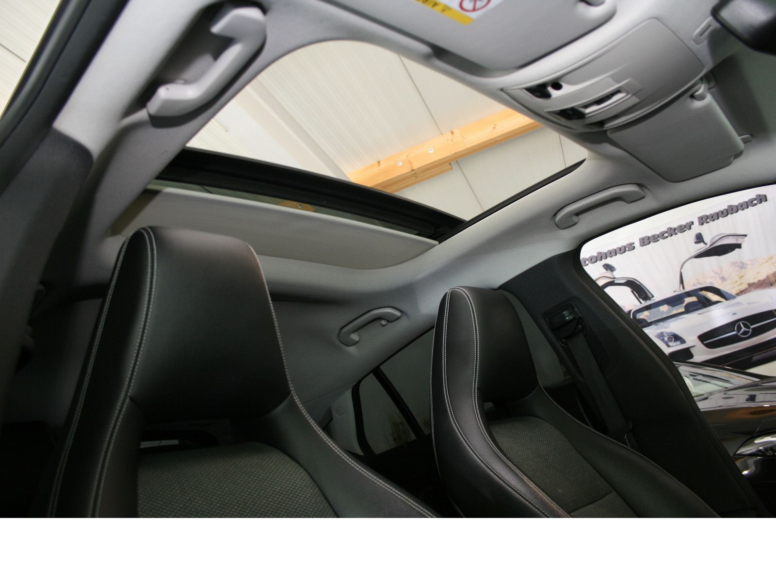 Fahrzeugabbildung Mercedes-Benz CLA 200 Shooting Brake CDI *Pano-Dach*AHK*Xenon*