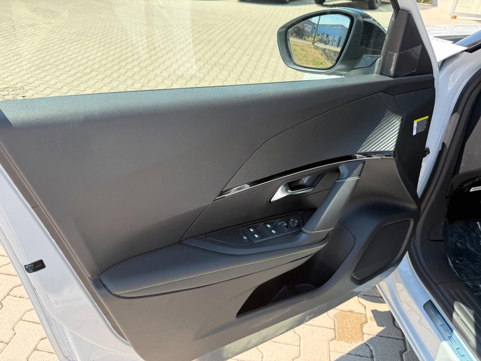 Peugeot 2008 Hybrid 145 GT