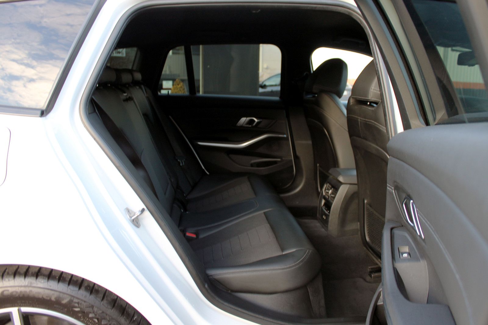 Fahrzeugabbildung BMW 330i Touring Sport-Line Steptr. LED ACC KAM AHK