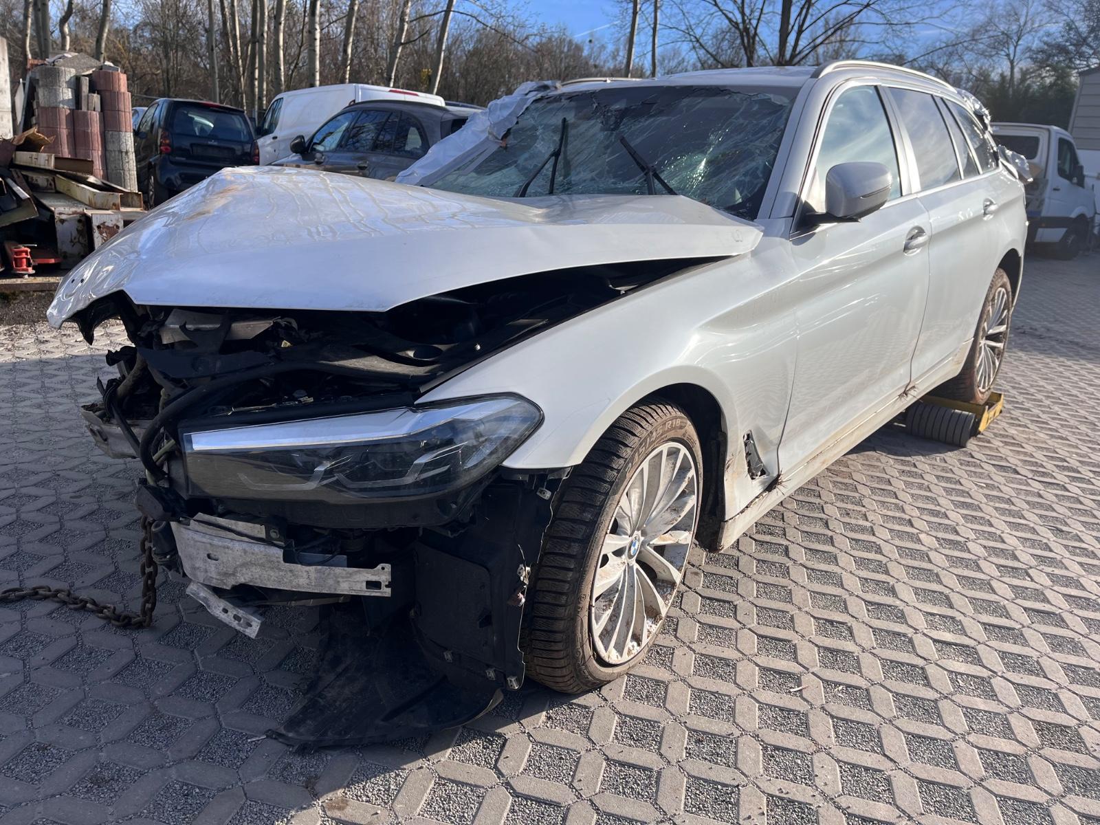 BMW 530 5 Touring 530 d xDrive NAV KAM LED SITZHZ