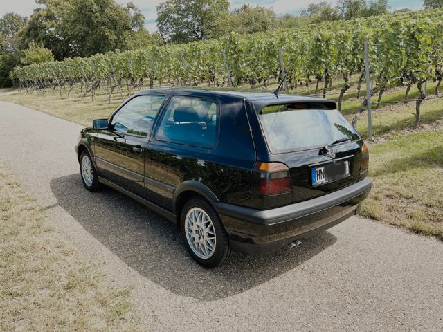 Volkswagen Golf 2.0 GTI Edition Gutachten 1- VW-Scheckheft