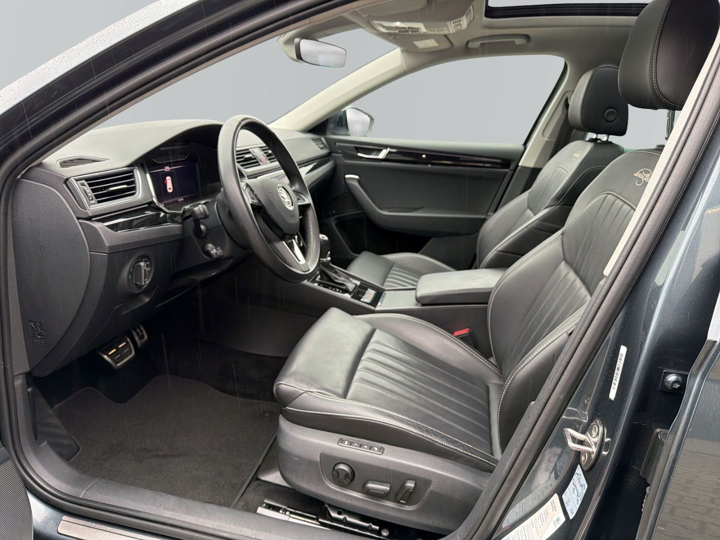 Superb 2.0 TSI DSG Combi L&K *PANO*NAVI*ACC*