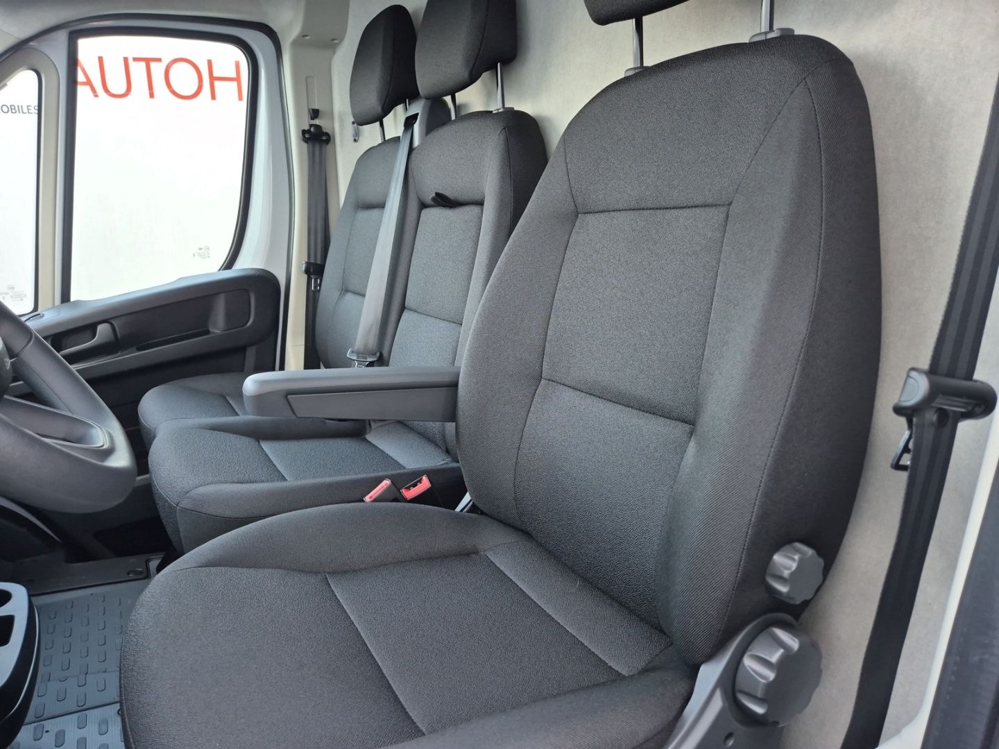 Fahrzeugabbildung Peugeot Boxer KW 35 L3H2 BlueHDi 140 AT AHK-abn. DAB