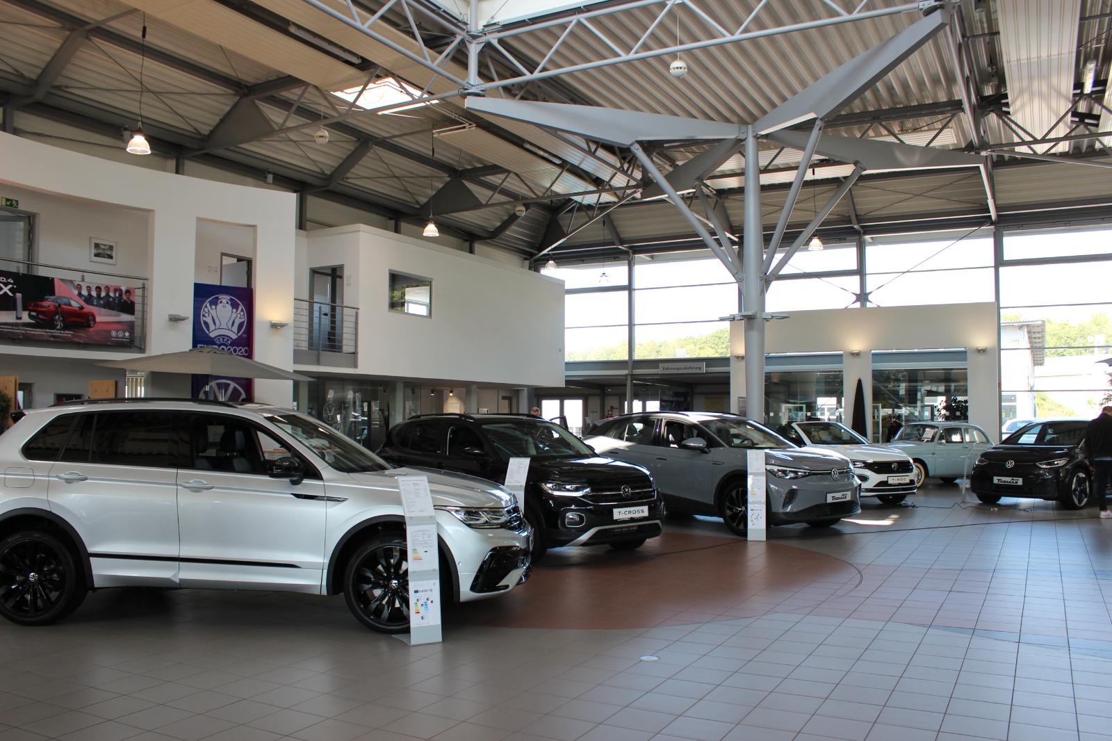 showroom-image-top