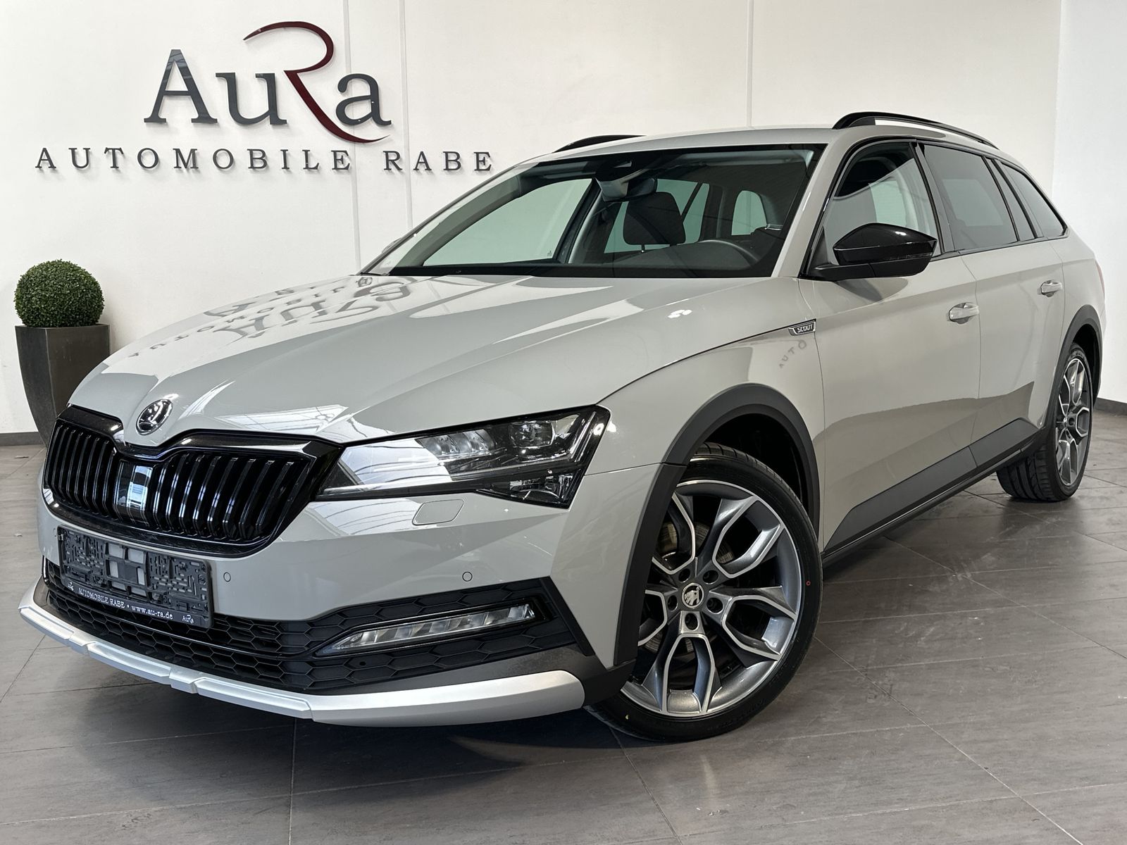 Fahrzeugabbildung SKODA Superb Combi 2.0 TDI 4x4 DSG Scout NAV+LED+AHK