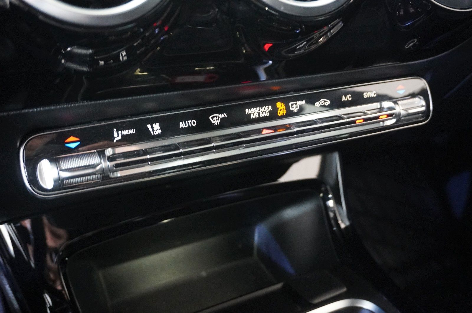 Fahrzeugabbildung Mercedes-Benz CLA 200 COUPE PROGRESSIVE NAVI/LED/KAMERA/VIRTU.