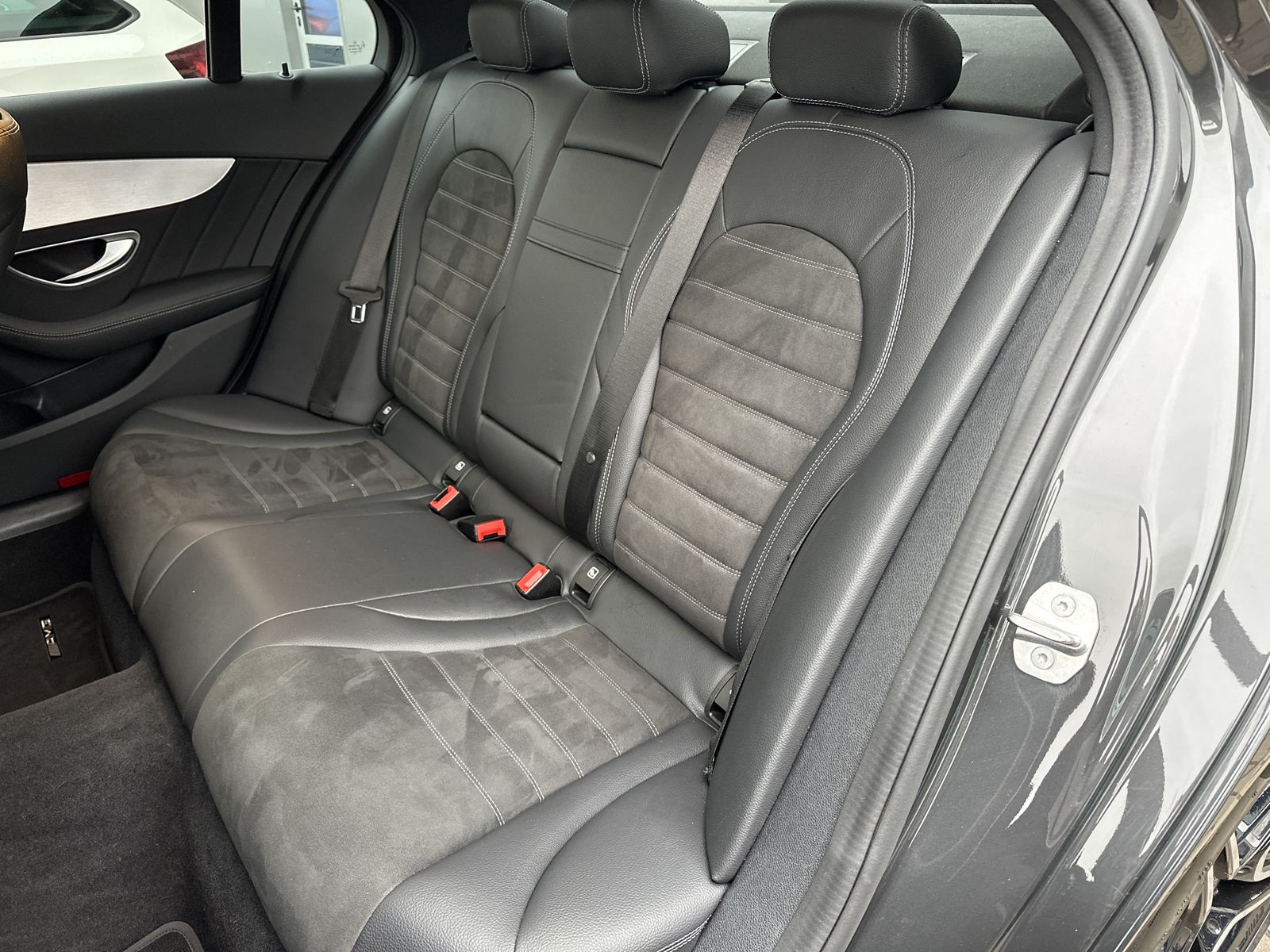 Fahrzeugabbildung Mercedes-Benz C 300e AMG-Line NAV+LED+CARPLAY+WIDESCREEN+DAB