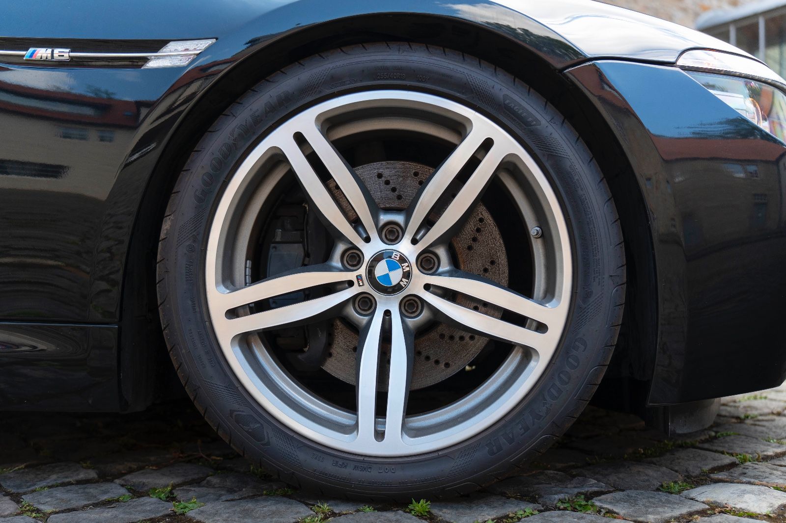 Fahrzeugabbildung BMW M6 Coupé Manual 1/323 Head Up Individual Audio