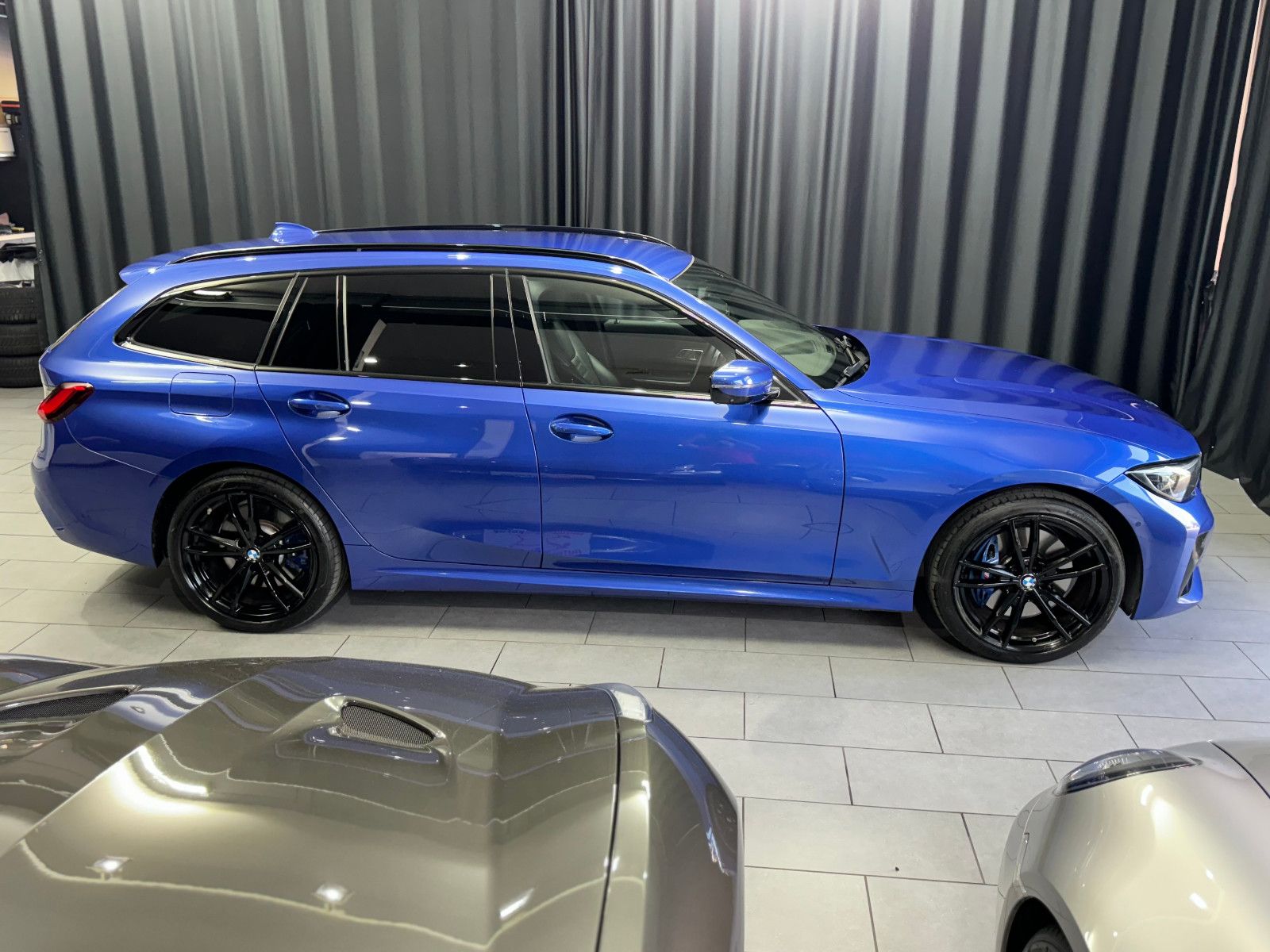 Fahrzeugabbildung BMW 330e M Sport Touring |LASER|HEAD-UP|HARMAN|LEDER