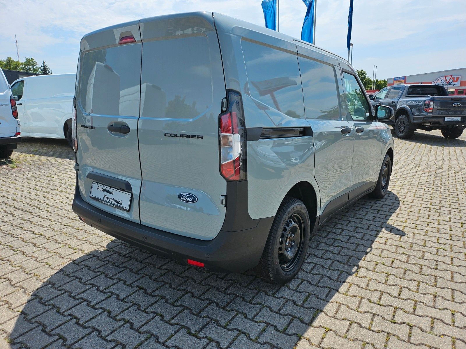 Fahrzeugabbildung Ford Transit Courier Trend