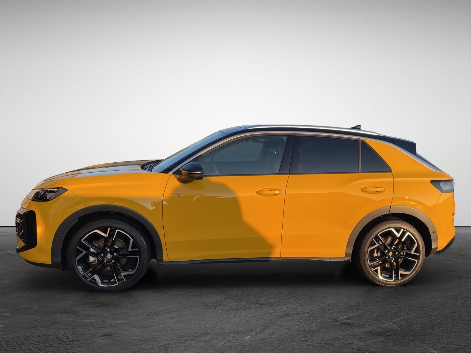 Volkswagen T-Roc 1.5 l eTSI DSG R-Line  HeadUp Panodach Nav imagem 3