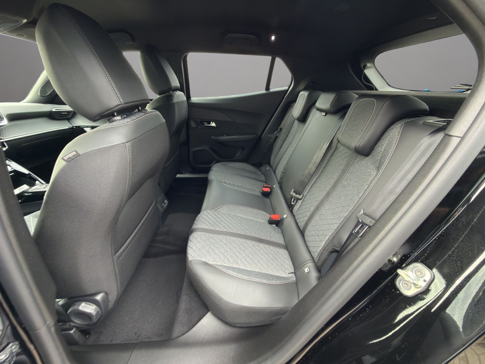 Peugeot 2008 - Bild 12