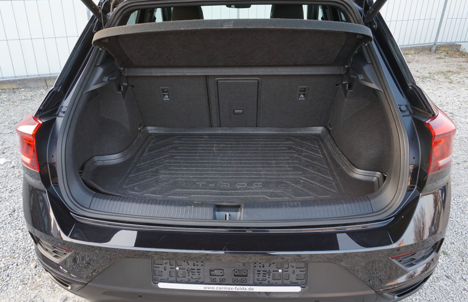 Fahrzeugabbildung Volkswagen T-Roc Sport 4Motion, Kamera, Navi, Pano, Black