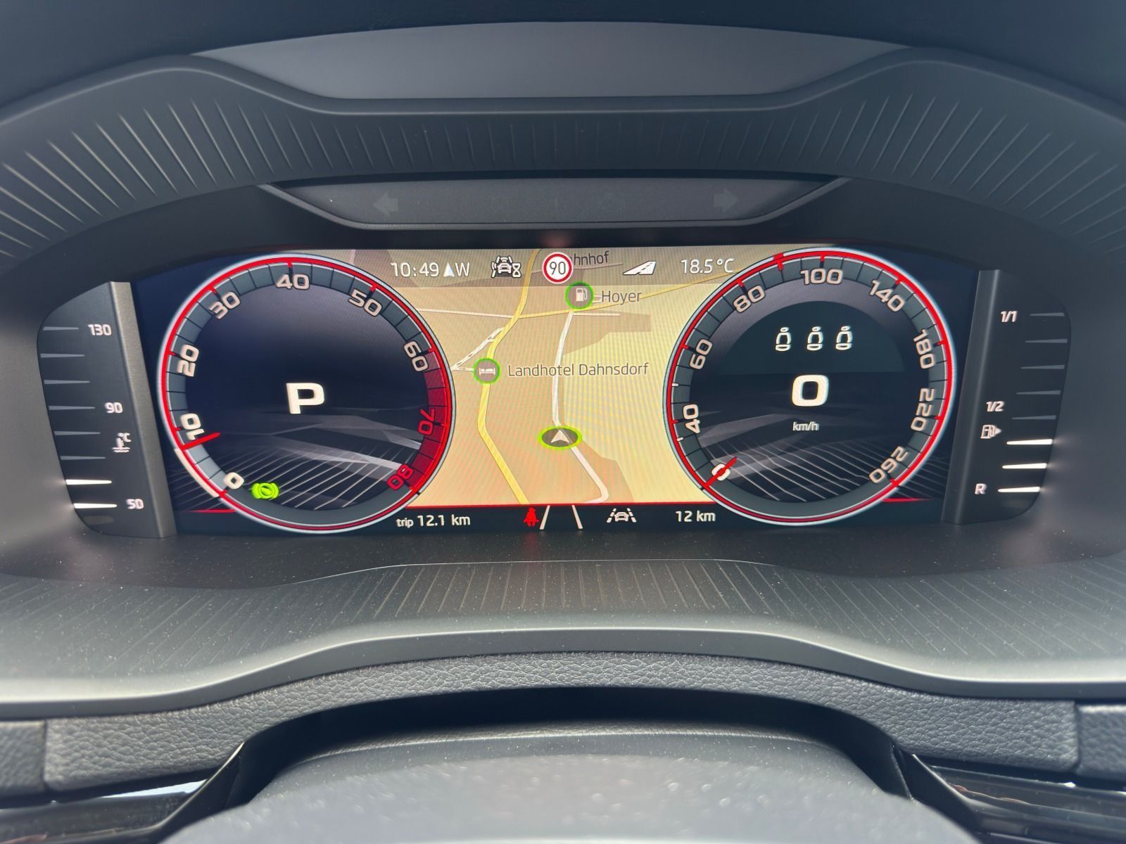Fahrzeugabbildung SKODA Karoq Sportline 1.5TSI DSG*360°Cam*AHK*eHeck*19Z