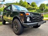 Lada Niva LUX 1.7 i 5 türig AHK 750kg - Lada Niva mit Benzin-Antrieb: Allradantrieb, Geländewagen