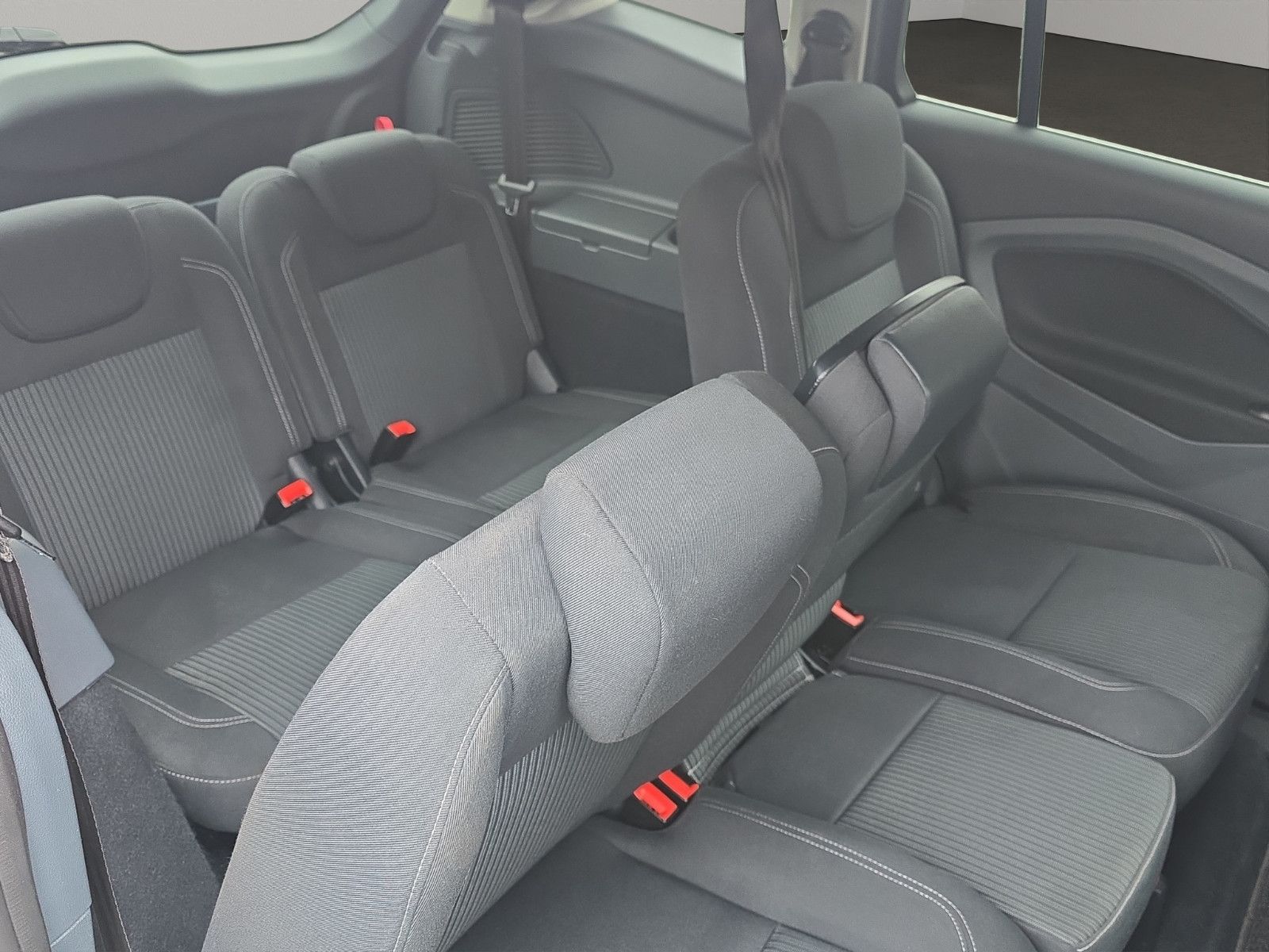 Fahrzeugabbildung Ford Grand C-MAX Titanium 7-SITZER AUTOMATIK TEMPOMAT