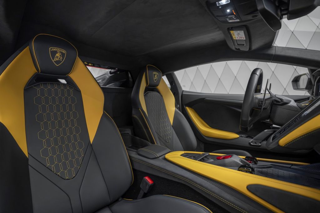 Revuelto 6.5 V12 MATTBLACK BIG CARBON PACKAGES - Bild 17