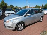 Ford Focus Turnier Titanium 1,8i +++AHK+++ - Ford Focus aus 2010: Kombi