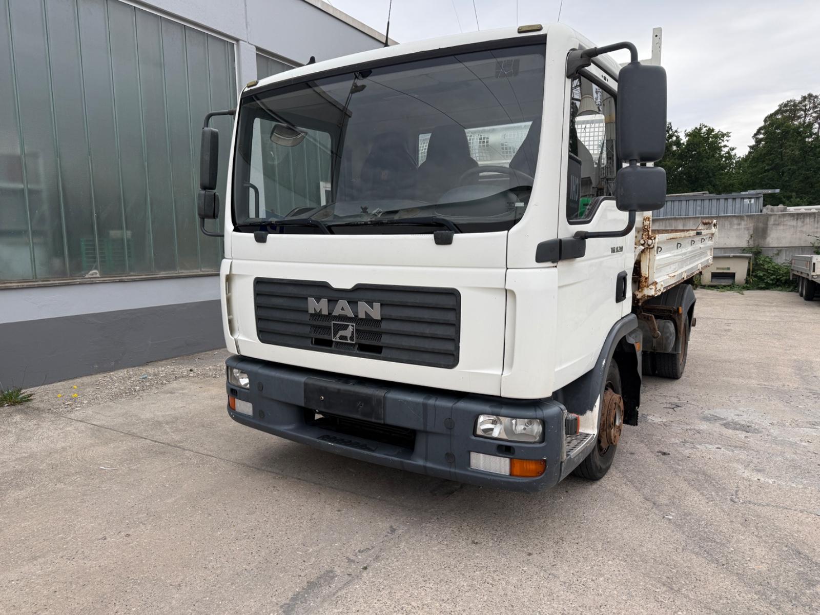 MAN 8.210  Tüv:06/26