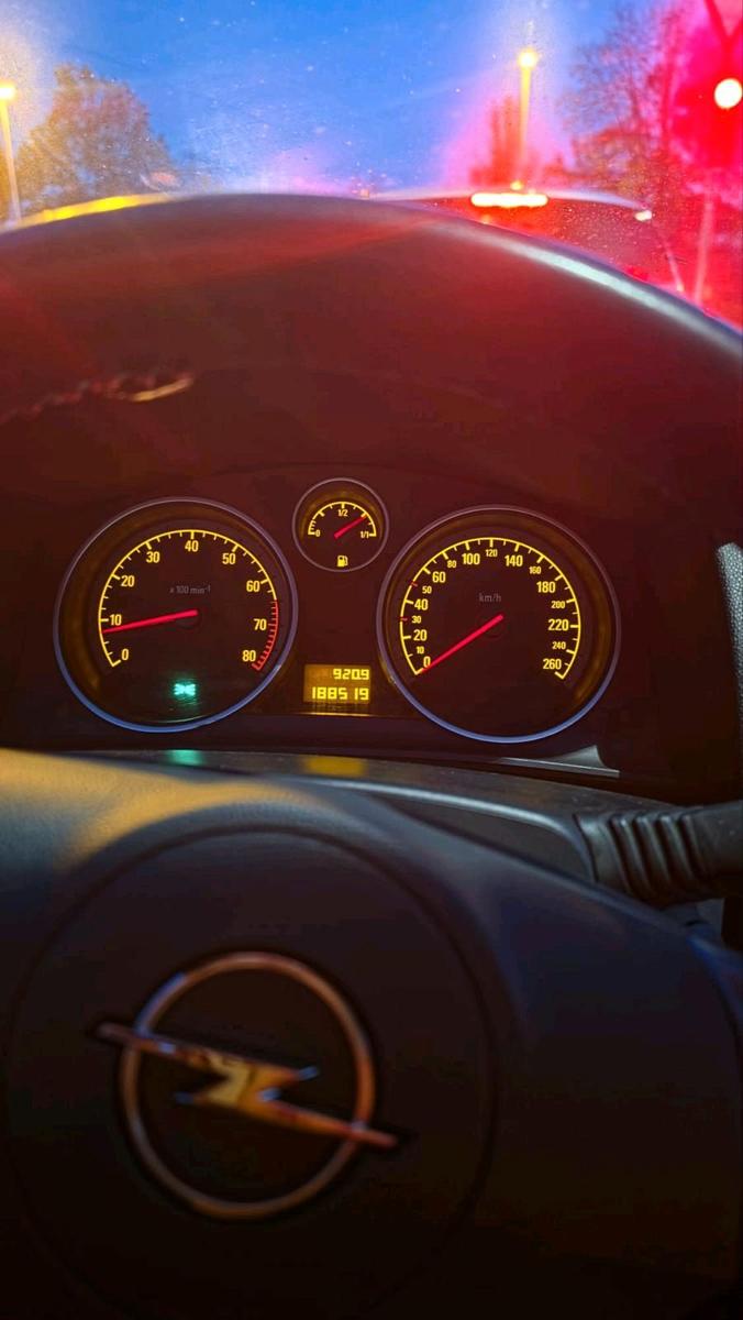 Opel Astra 2006 — photo 10