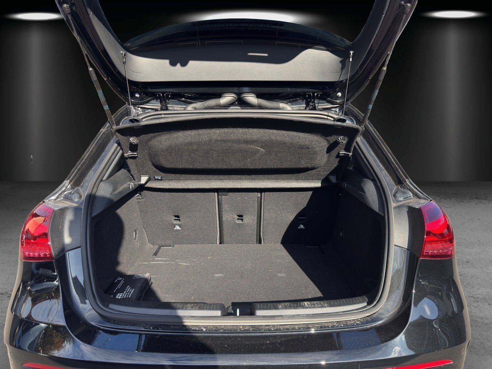 Fahrzeugabbildung Mercedes-Benz A 180 AMG KeyGo LED Kamera Soundsystem Totwinkel