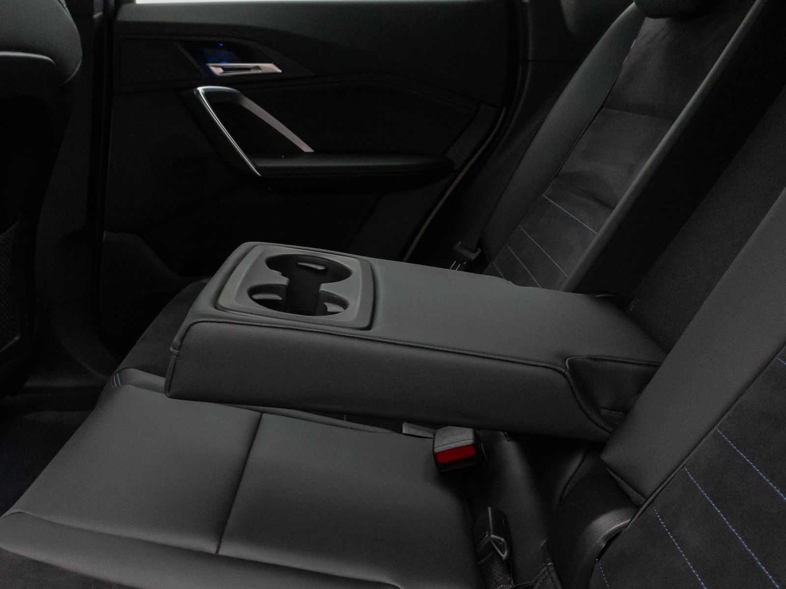 Fahrzeugabbildung BMW iX1 xD30  M Sport Kamera DAB Fernlichtassist AHK