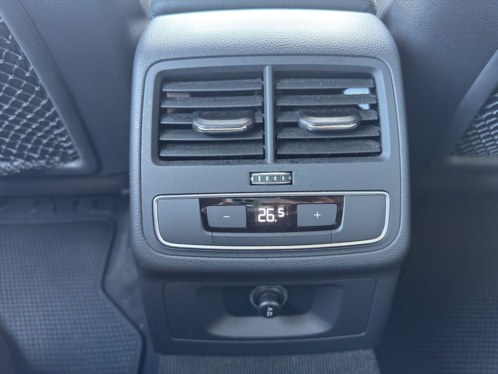 Fahrzeugabbildung Audi A4 Avant*Quattro*Apple CarPlay*Navi*AHK*Sport*