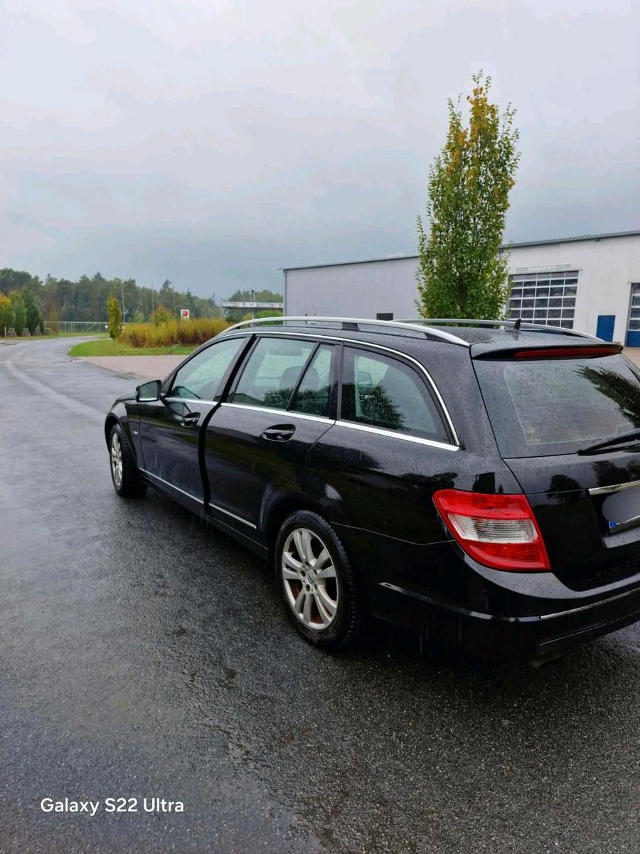 Mercedes-Benz C200 2010 — interior