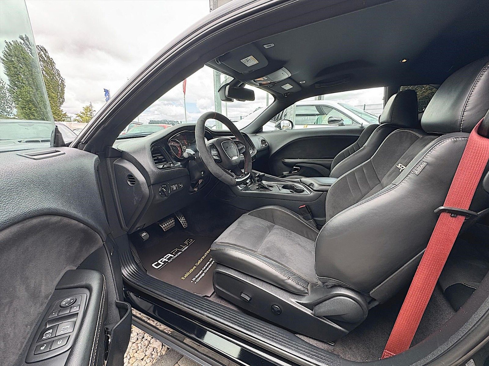 Fahrzeugabbildung Dodge Challenger 6.2 V8 SRT HELLCAT BLACK EDITION H&K