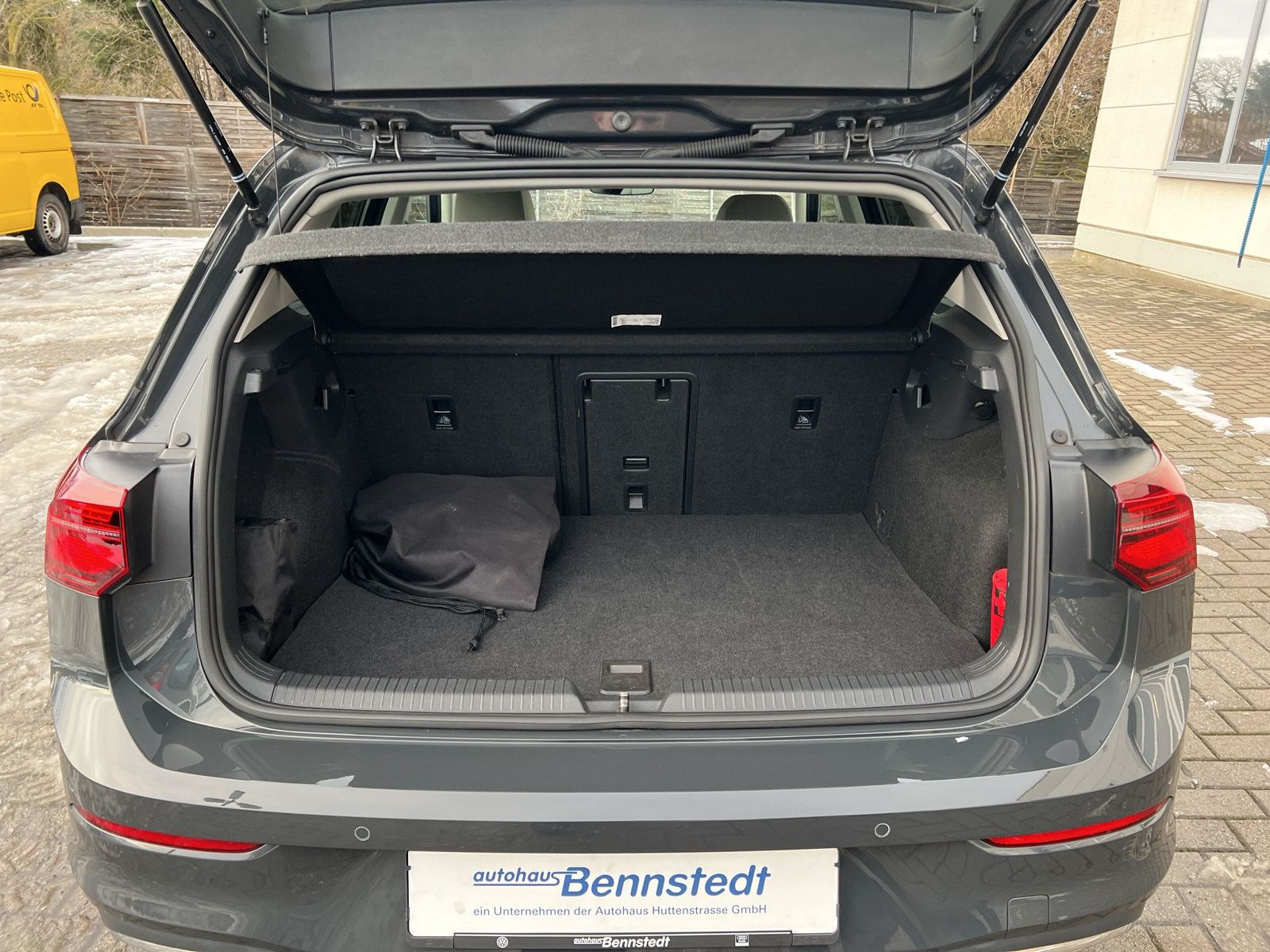 Fahrzeugabbildung Volkswagen Golf VIII 1.4  eHybrid Style MATRIX DCC NAVI