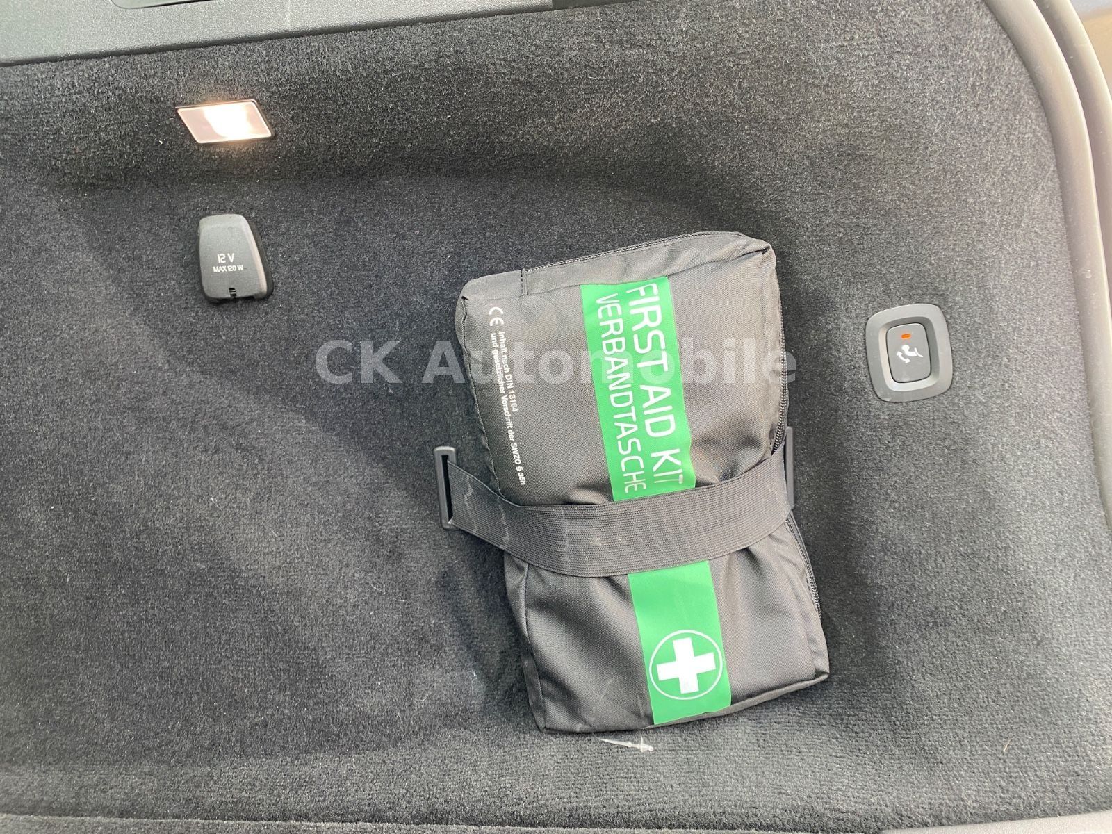 Fahrzeugabbildung Volvo V90 B5 Ultimate Dark AWD/BLIS/Pano/Head-Up/AHK