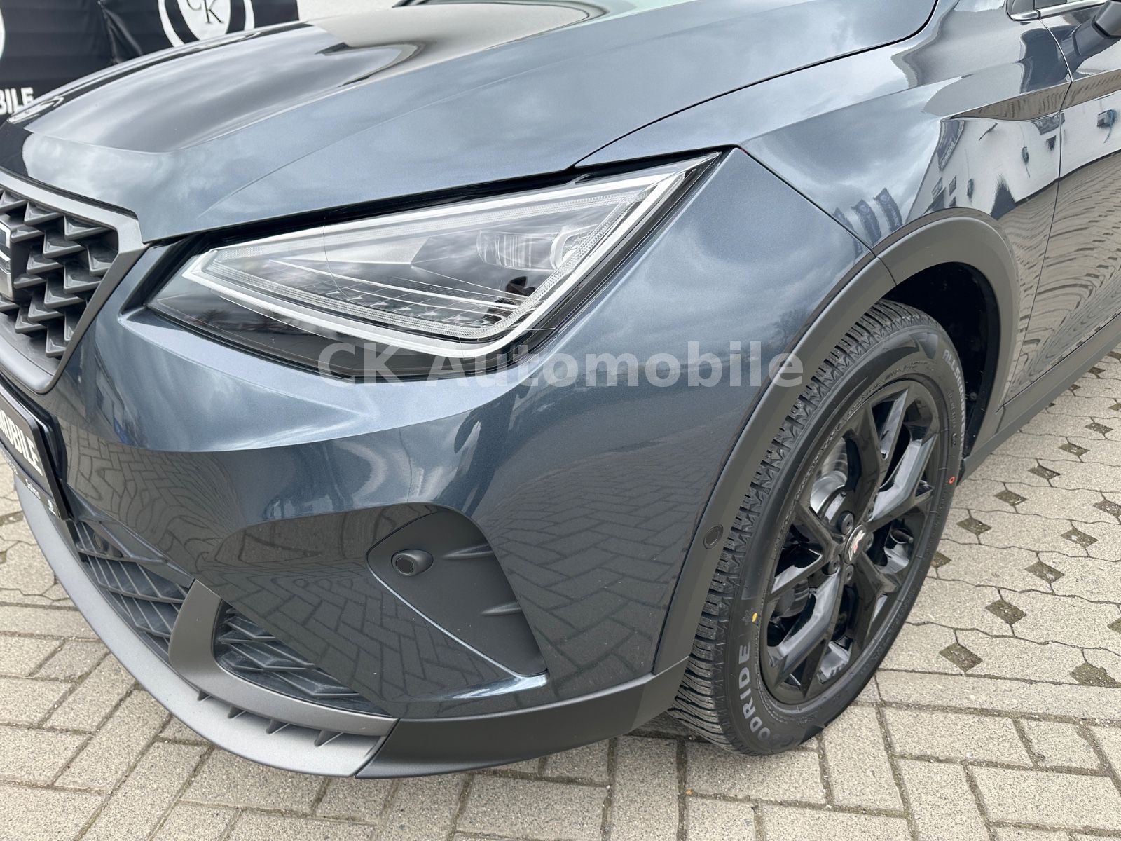 Fahrzeugabbildung SEAT Arona 1.5 TSI 110kW FR DSG/Navi/LED/Kam/AHK