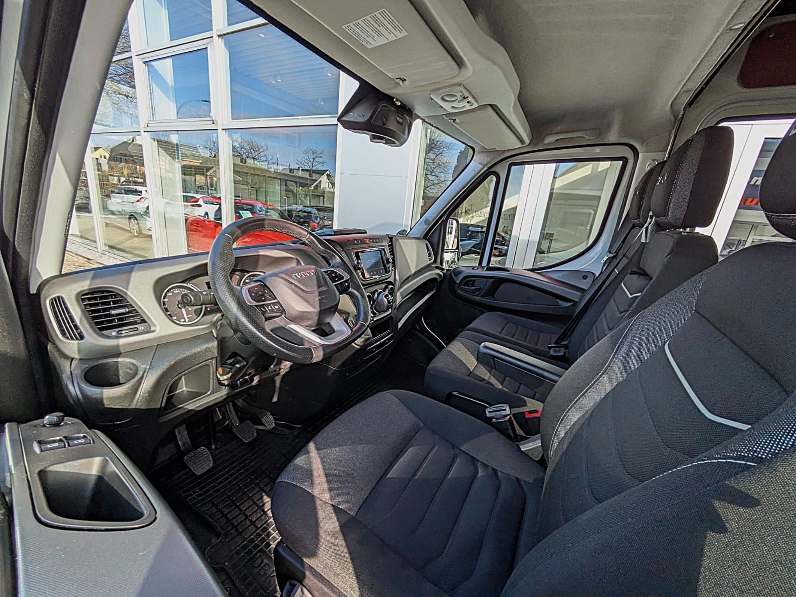 Iveco Daily DOKA KASTEN 6 SITZE KLIMA NAVI STANDH. CAM