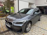 BMW X2 xDrive25e M Sportpaket mineralgrau - mit Hybrid-Antrieb: Sportpaket