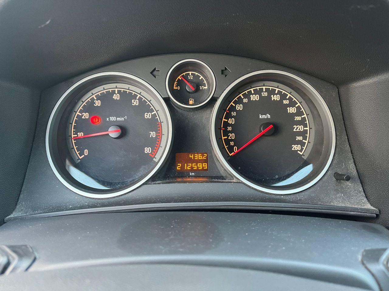 Opel Astra 2009 — photo 10