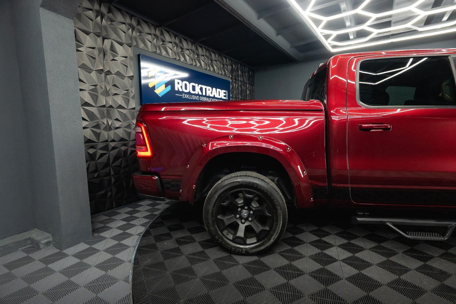 Fahrzeugabbildung Dodge RAM 5.7 V8 HEMI 4x4 OFFROAD Night AXLE LOCK 19%