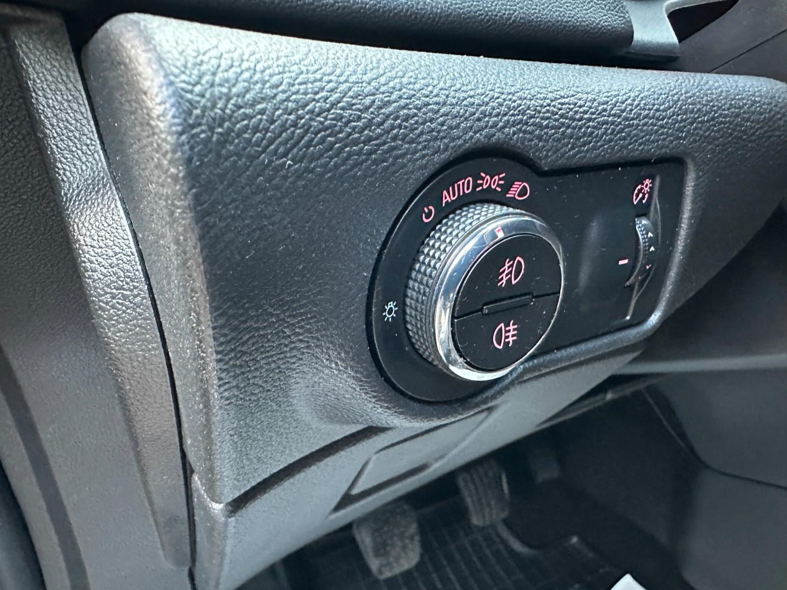 Opel Astra 2011 — photo 18