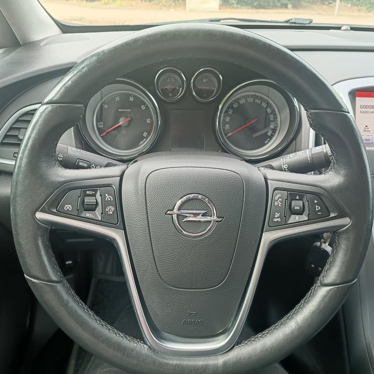 Opel Astra 2014 — photo 13