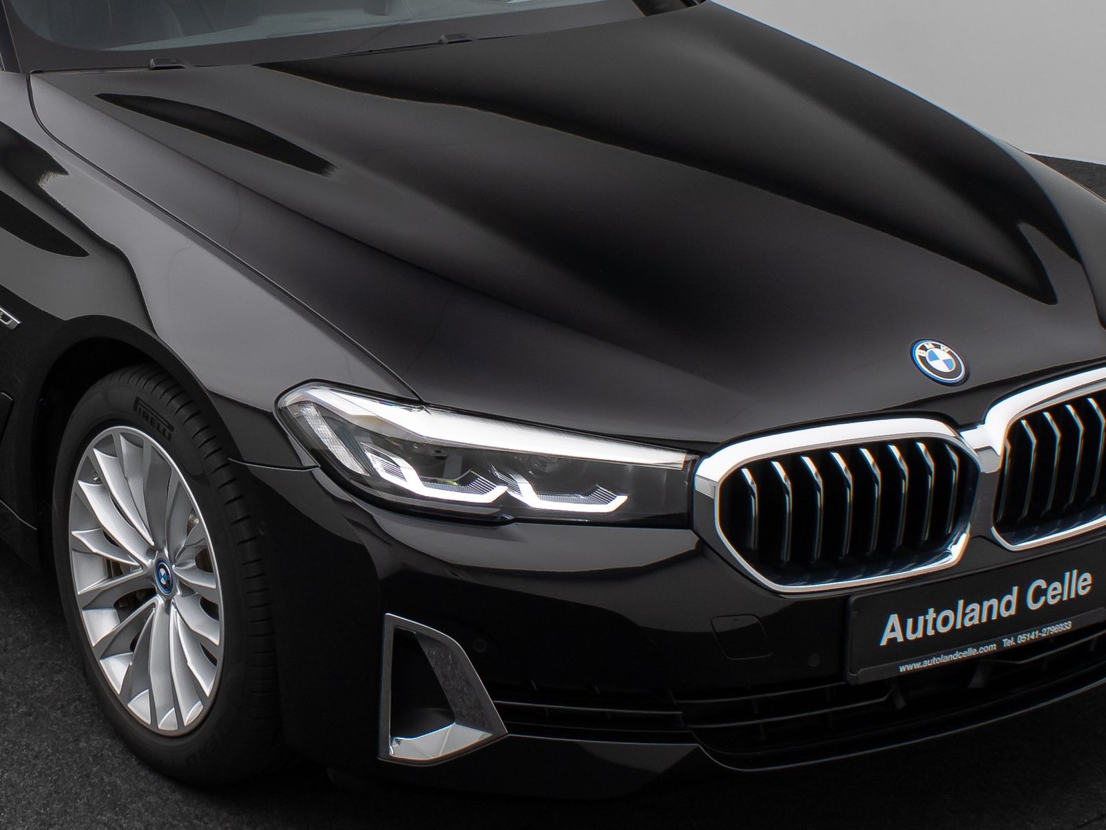 Fahrzeugabbildung BMW 530e Luxury Line Panorama Kamera HUD DAB 4xKlima