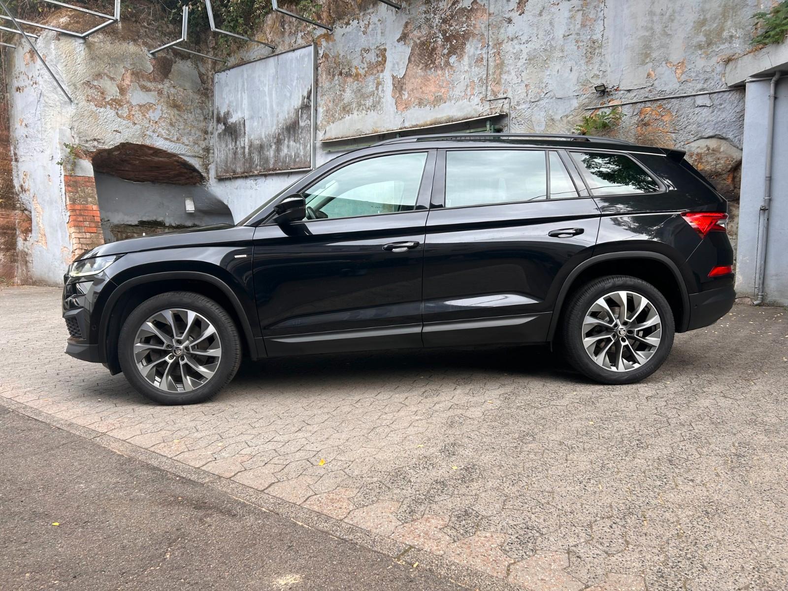 Skoda Kodiaq Clever 4x4*1.Hand*AHK*8-Fach Alu*Standhe.