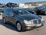 Mercedes-Benz E 280 E T-Modell E 280 T - Mercedes-Benz E 280 mit Benzin-Antrieb: Kombi
