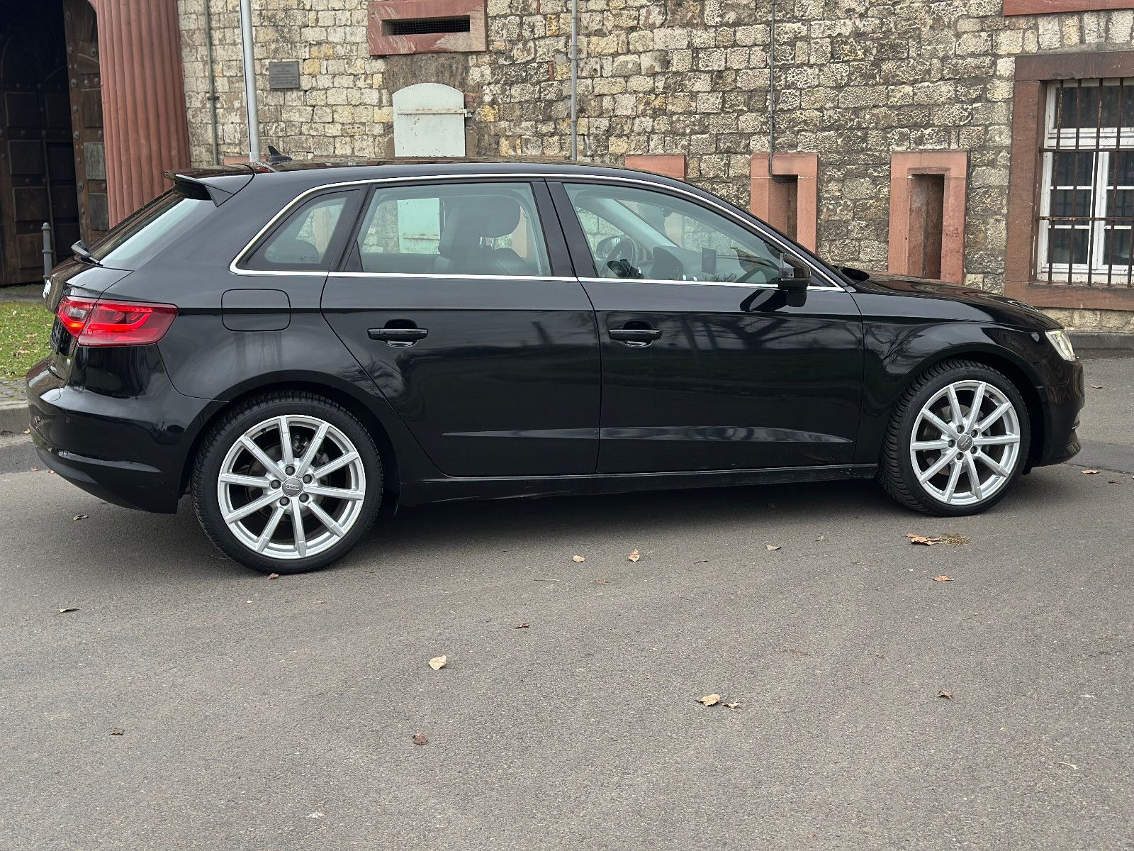 Fahrzeugabbildung Audi A3 SPORTBACK AMBITION*AUTOM+LEDER+KAMERA+KEYL.*