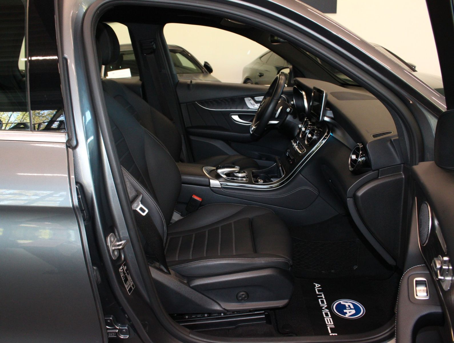 Fahrzeugabbildung Mercedes-Benz GLC 250 4MATIC AMG Line *PNRM*360 Kamera